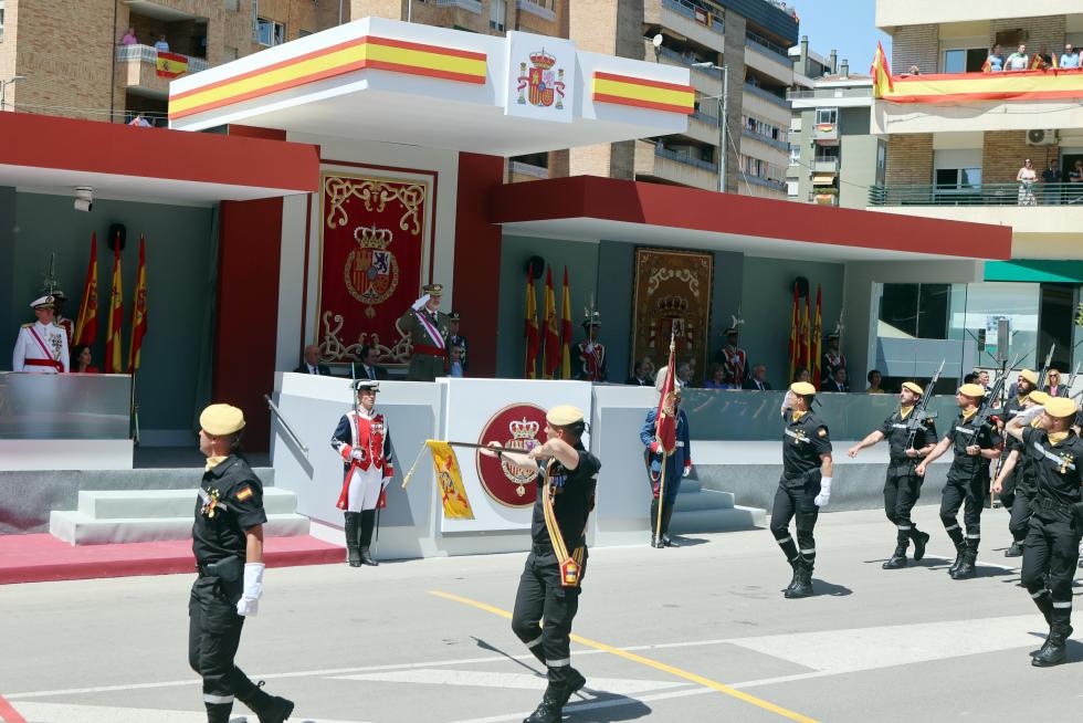 Las distintas unidades han marcado el paso por la avenida de Juan XXIII de Huesca.