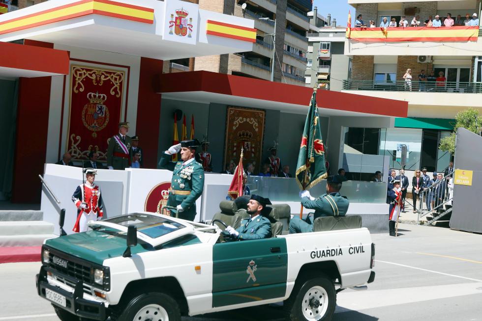 Las distintas unidades han marcado el paso por la avenida de Juan XXIII de Huesca.