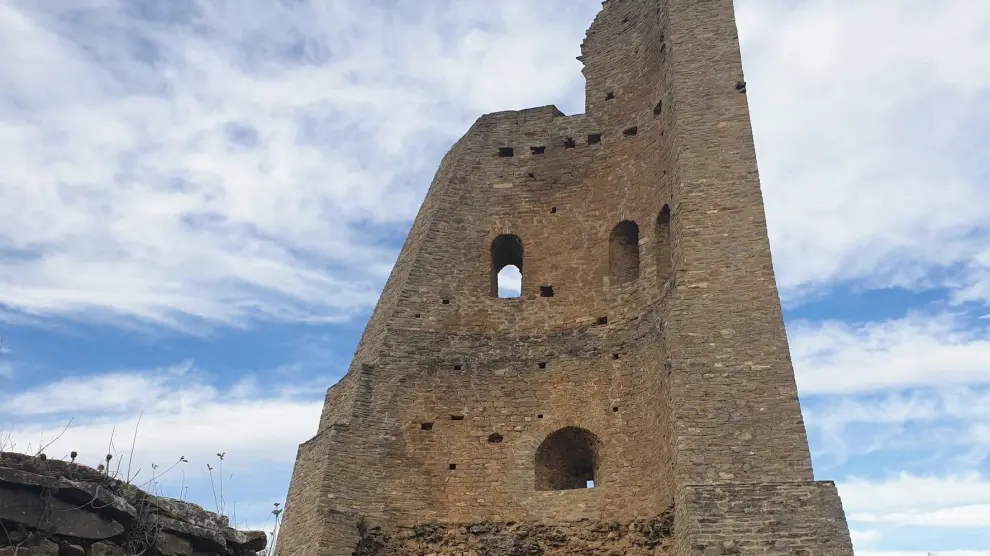 El castillo del Mon de Perarrúa impone por su ubicación