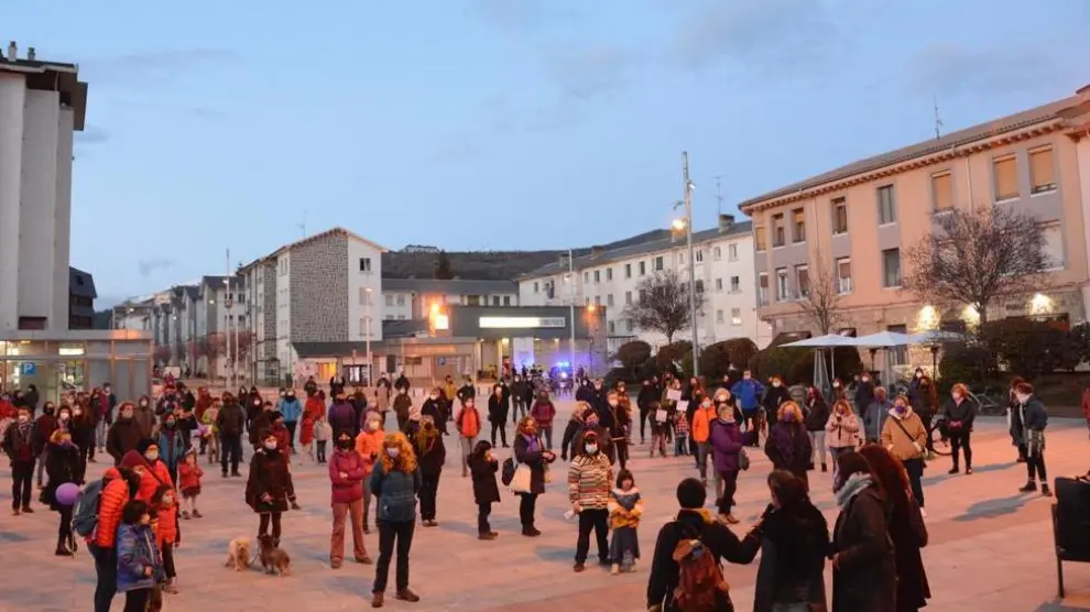La plaza Biscós de Jaca durante la concentración por el 8M