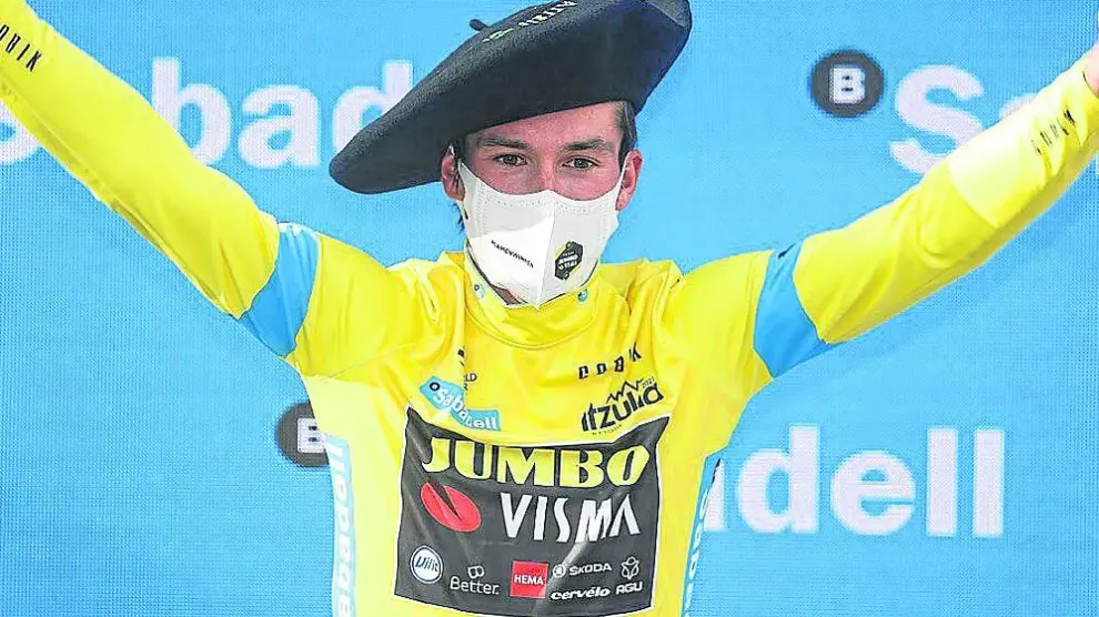 Roglic, con el maillot ganador de la Vuelta al País Vasco.