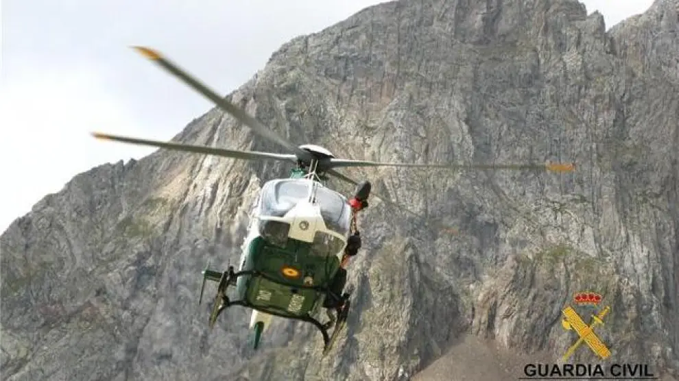 Helicóptero de la Guardia Civil en un rescate en la provincia.