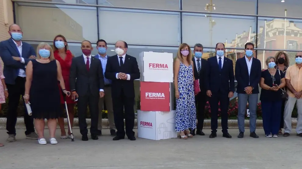 Autoridades durante la inauguración ayer de la 60 edición de la Feria Regional de Barbastro.