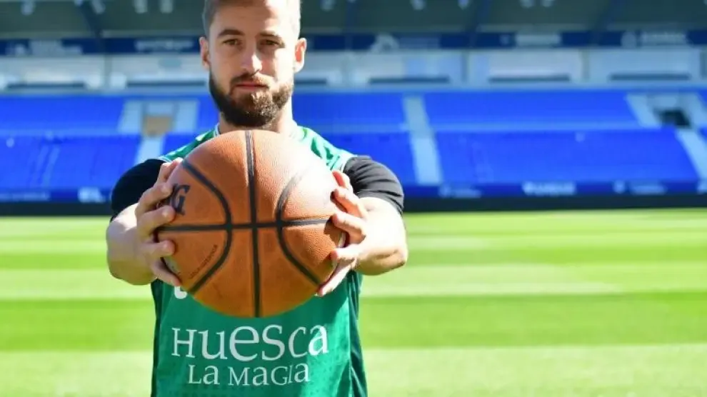 Jorge Pulido, con la camiseta del Levitec Huesca La Magia.