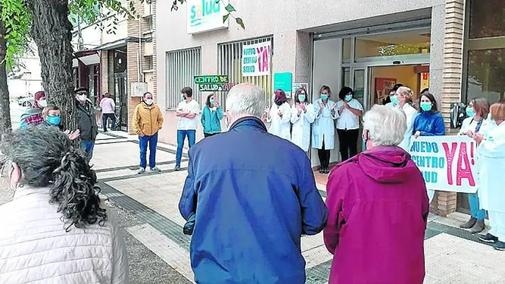 Protesta realizada este viernes a las puertas del centro de salud.