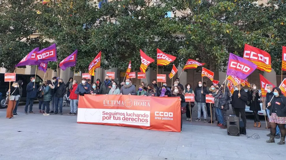 Concentración de CCOO Aragón ante la Delegación del Gobierno de Zaragoza.