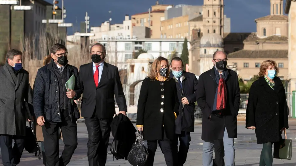 El presidente aragonés se ha reunido este lunes con el alcalde de Zaragoza, Jorge Azcón.