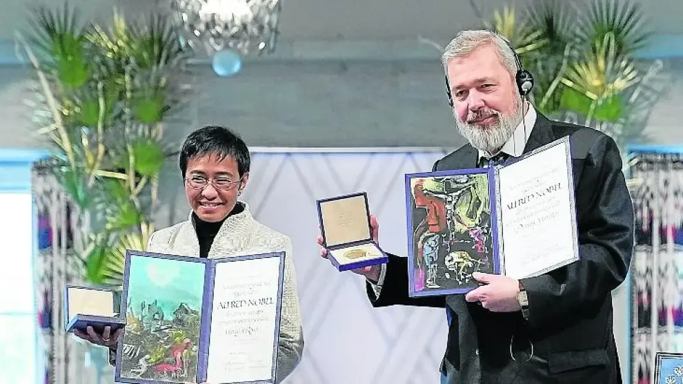 Maria Ressa y Dmitry Muratov recogieron ayer juntos el Nobel de la Paz.