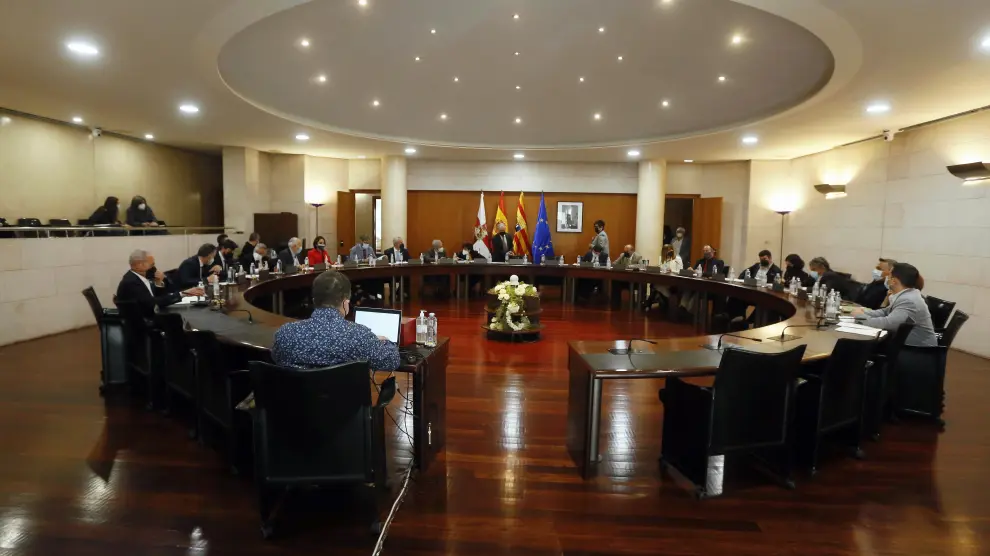Imagen de la sesión plenaria celebrada este viernes en la Diputación.