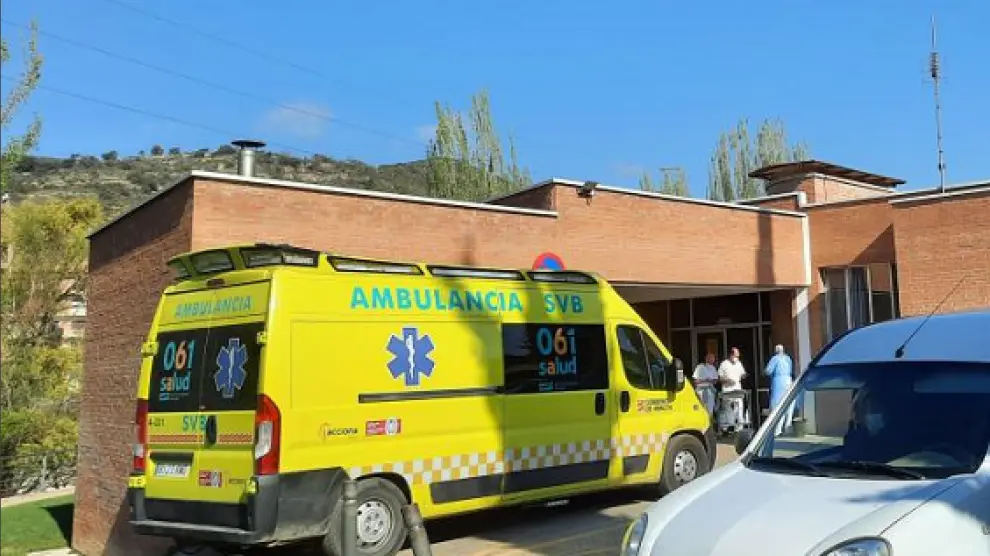 Ambulancia enchufada en Urgencias del Centro de Salud del Graus.