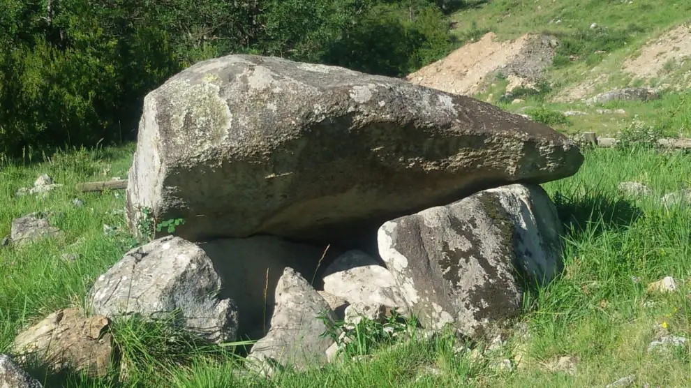 El dolmen está en buen estado de conservación pese a haber perdido parte del túmulo.