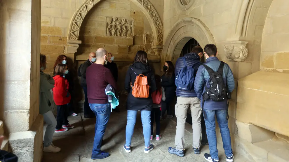 Un grupo de turistas en Huesca, en una de las visitas guiadas durante esta Semana Santa.
