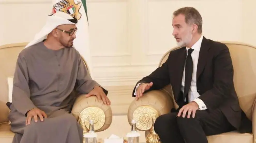 Felipe VI conversa este domingo con el jeque Mohamed Bin Zayed Al Nahyan durante su visita a Abu Dabi