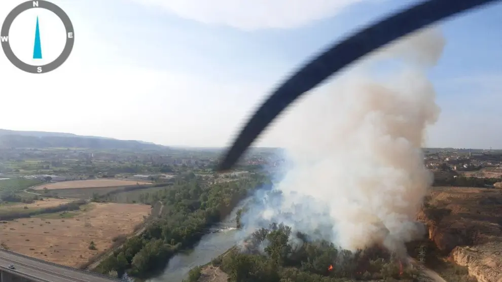 Vista aérea del incendio en Fraga, este jueves.