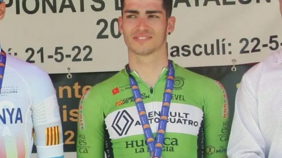 Marc Naveira, en el podio Sub 23 de la carrera disputada en Sabadell.