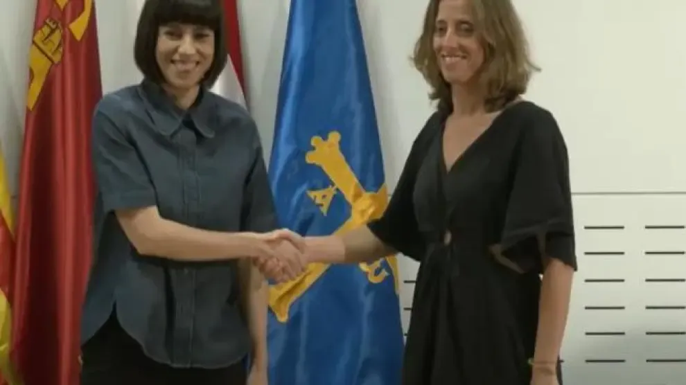 La directora gerente del CITA, Lucía Soriano, ha sido la encargada de firmar el plan complementario en representación de Aragón y junto a la ministra de Ciencia.