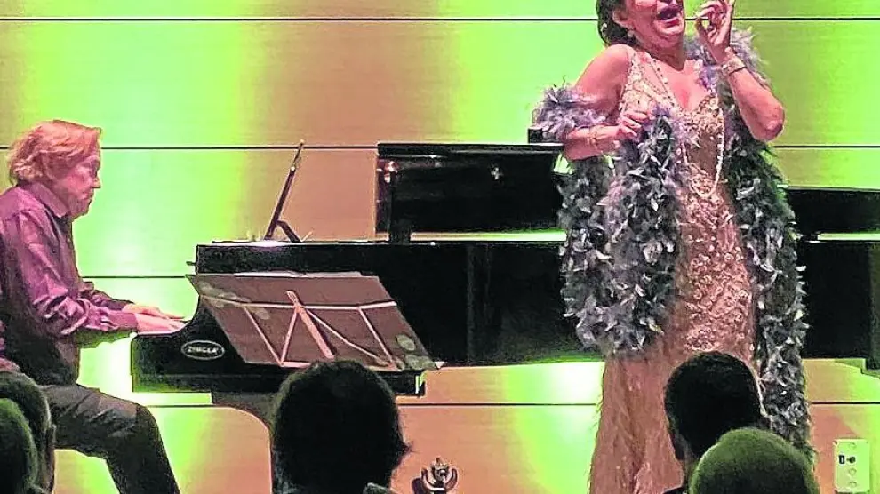 Imagen de un concierto de la mezzosoprano Nancy Fabiola Herrera.