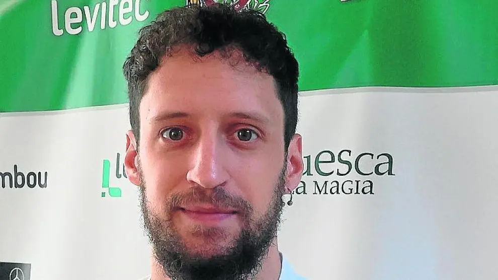 El nuevo entrenador del Peñas Huesca, Santi Cerdán, el día de su presentación.
