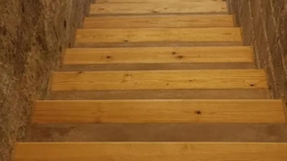 Escaleras de acceso a la sala de Doña Petronila
