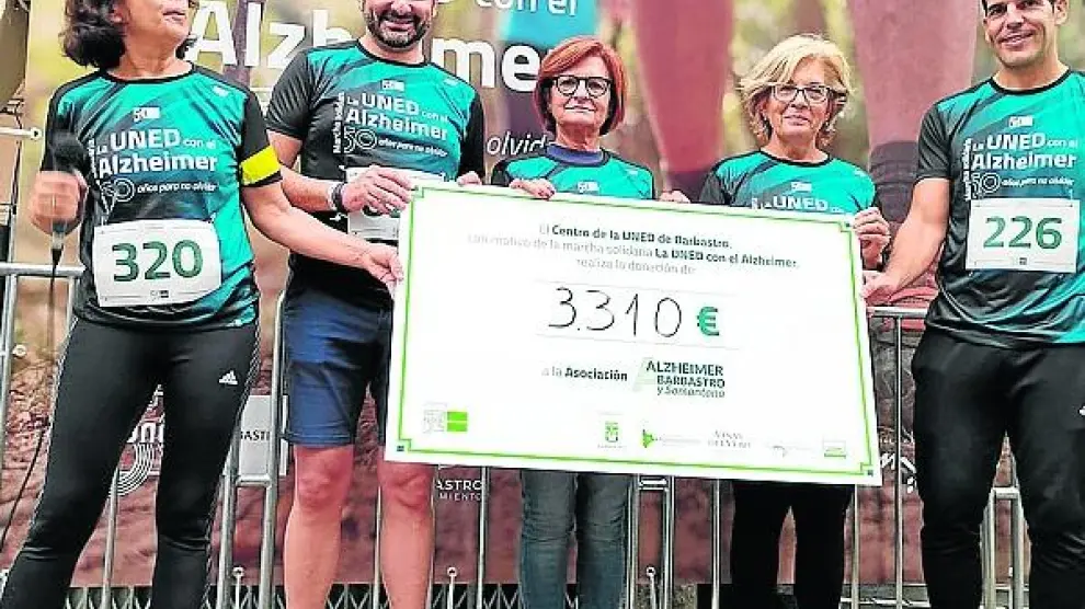 La carrera logró recaudar 3.310 euros en beneficio de la Asociación Alzheimer Barbastro.