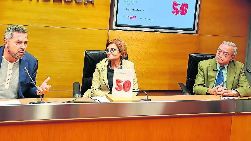 Alberto Sabio, Maribel de Pablo y Ángel Garcés, en la presentación del libro.