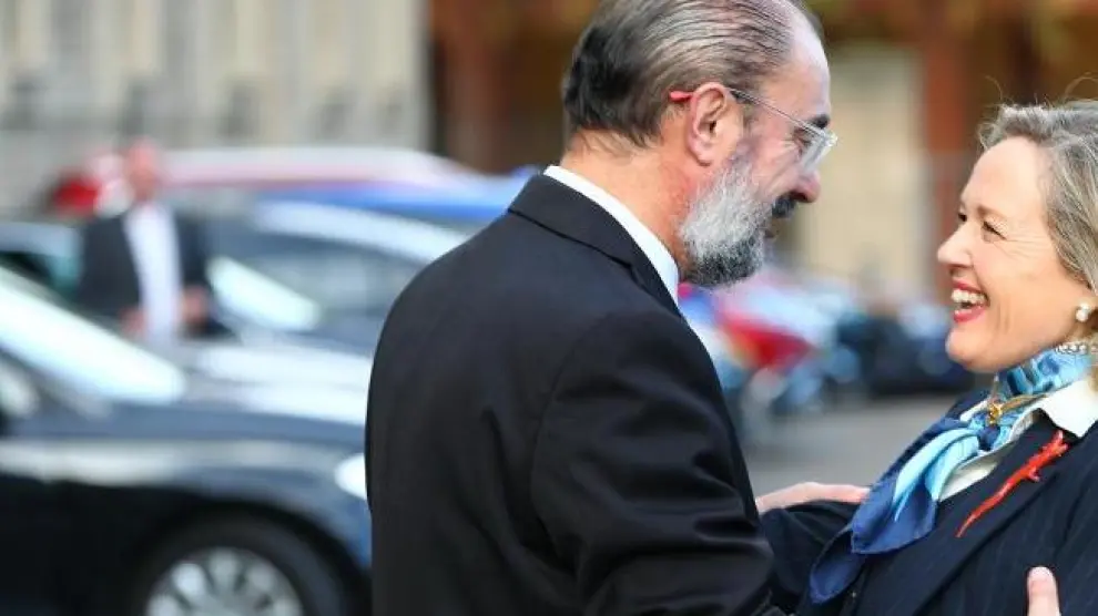 El Presidente de Aragón, Javier Lambán, se encuentra con la ministra Nadia Calviño.