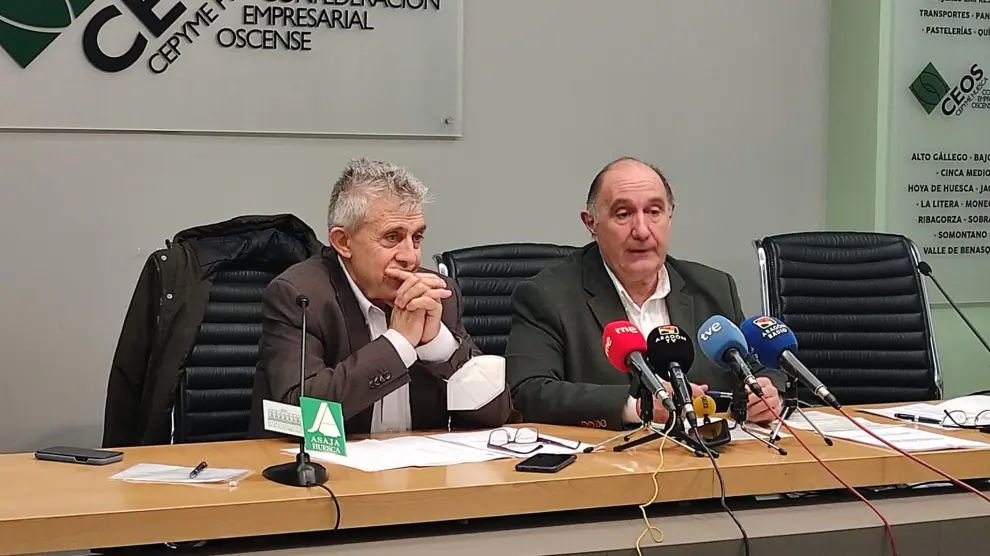 Ángel Samper y Fernando Luna, representantes de Asaja, este martes ante los medios.