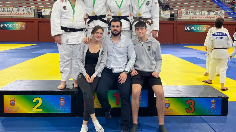 Representación cadete del Club Judo Huesca en Granadilla de Abona.