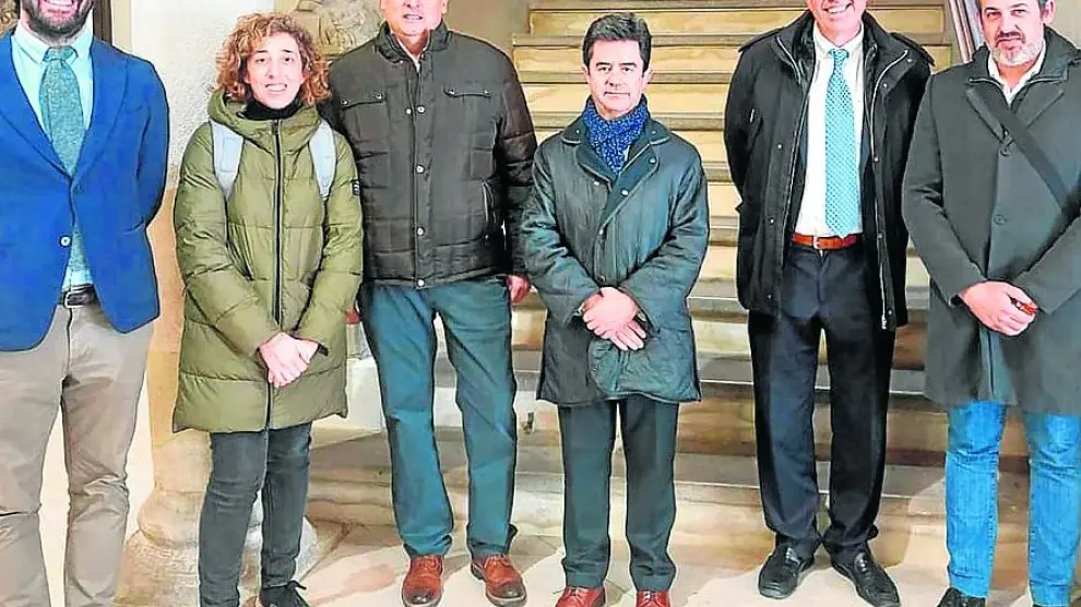 Los alcaldes de Huesca, El Burgo de Ebro y Villanueva de Gállego con representantes de Amazon.