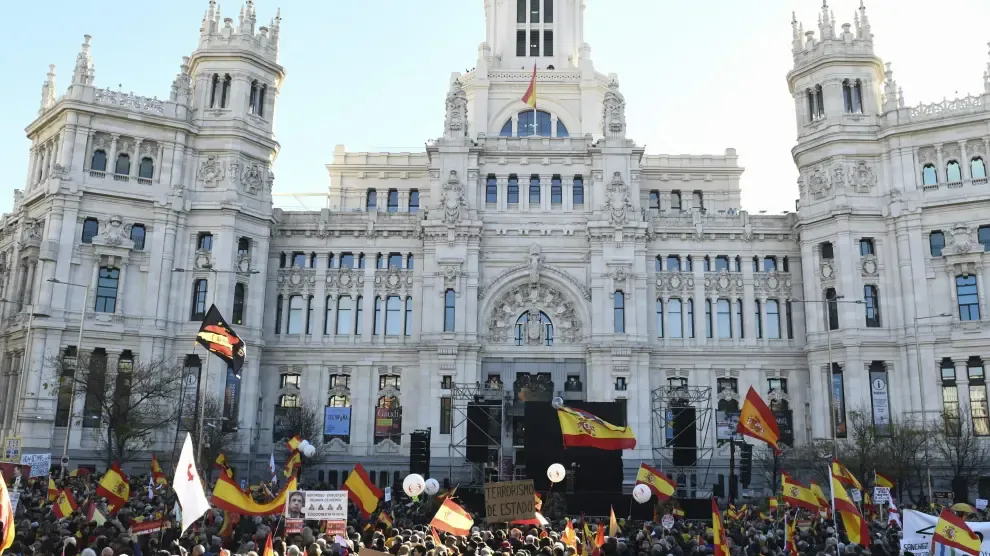 Manifestación en Madrid para protestar contra el gobierno de Sánchez y en defensa de la Constitución.