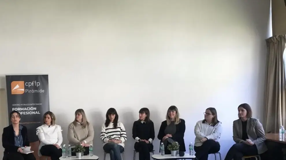 Avelina Bellostas, Ana Bosque, Mari Carmen Espías, Azucena Garanto, Eva Noya, Sara Palacino, Aurora Salas y Julia Torres.