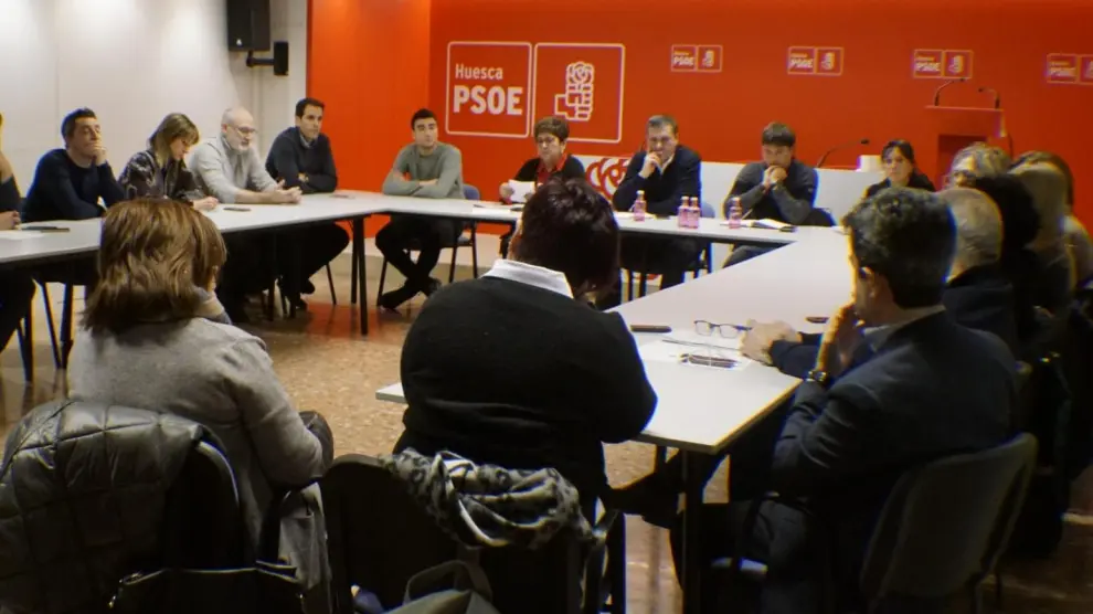 Asistentes a la reunión de la Comisión Ejecutiva del PSOE Alto Aragón.