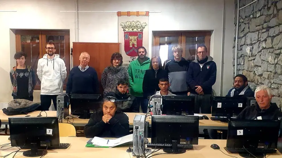 Alumnos del taller de empleo que ha dado comienzo en la localidad de Biescas.