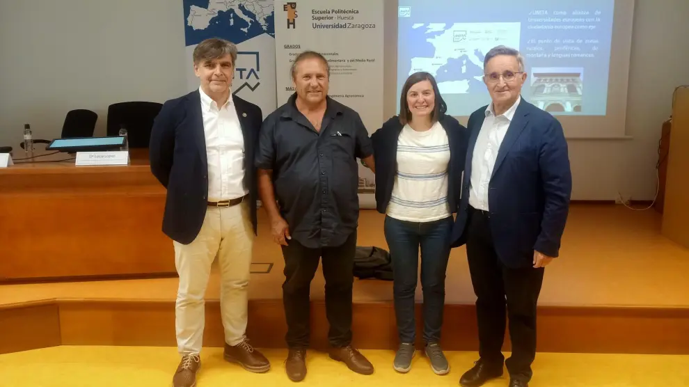 Sergio Salinas, José Manuel Penella, Lucía López Marco y Felipe Pétriz este miércoles en la Escuela Politécnica de Huesca.