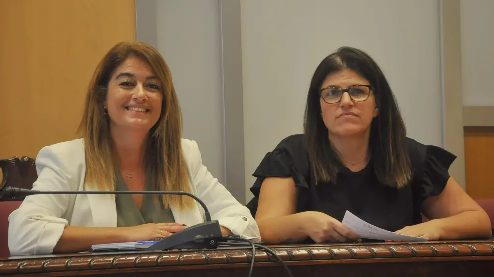 Marta Moreno y Zulema Medina presentaron las novedades del curso en el Ayuntamiento de Jaca.
