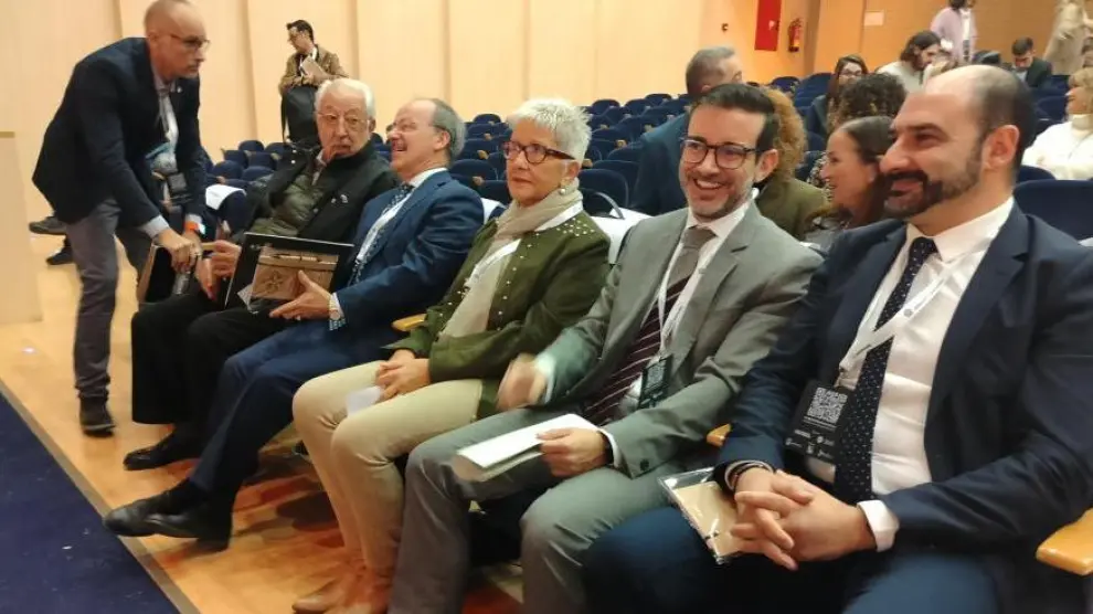El director general de Comercio, Ferias y Artesanía del Gobierno de Aragón, Javier Camo, ha inaugurado el congreso junto al alcalde de Barbastro, Fernando Torres.