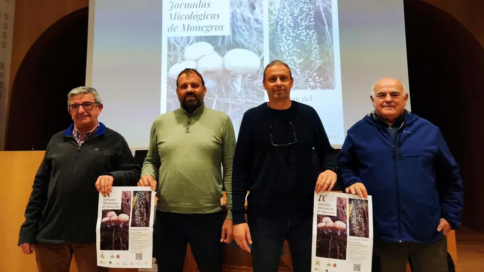 Jesús Fantova, Pedro Loscertales, Juan Escalzo y Rafael Millera, miembro de la Asociación Micológica Monegros