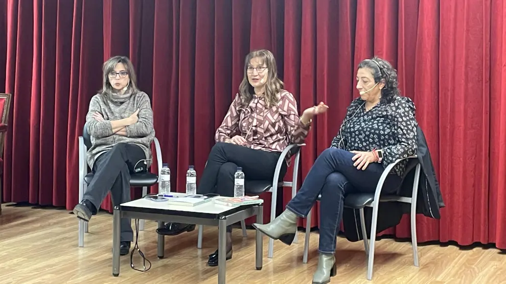 Olga Asensio, con María Frisa y Marisol Aznar, en la jornada previa a la cita.