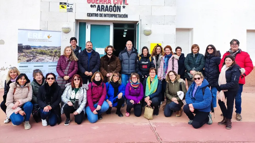 Informadores turísticos durante su visita al Centro de Interpretación de la Guerra Civil en Aragón, en Robres.