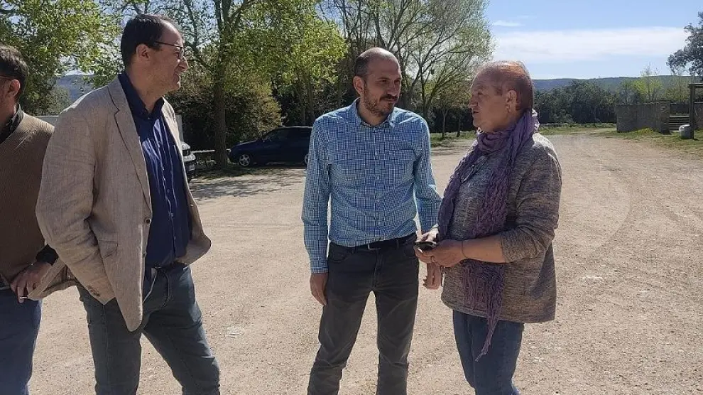 José Luis Bergua, Diego Bayona y Carmen Lalueza en la visita a Lecina el pasado marzo.