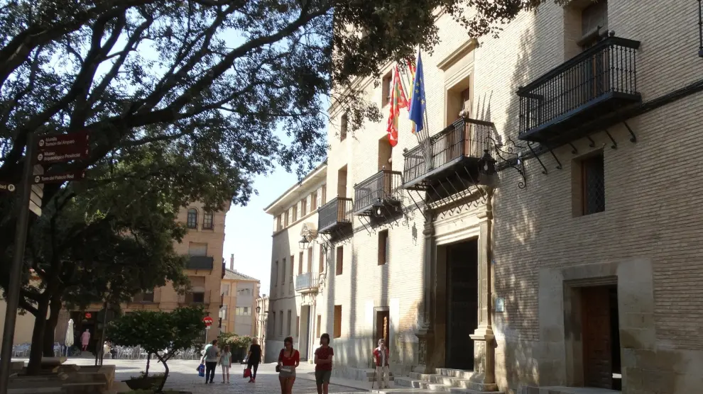 El ayuntamiento de Huesca reabre el lunes con aforo limitado y cita previa