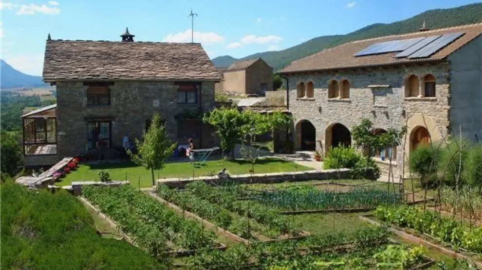 Menos viajeros en hoteles del Pirineo pero más en las casas rurales
