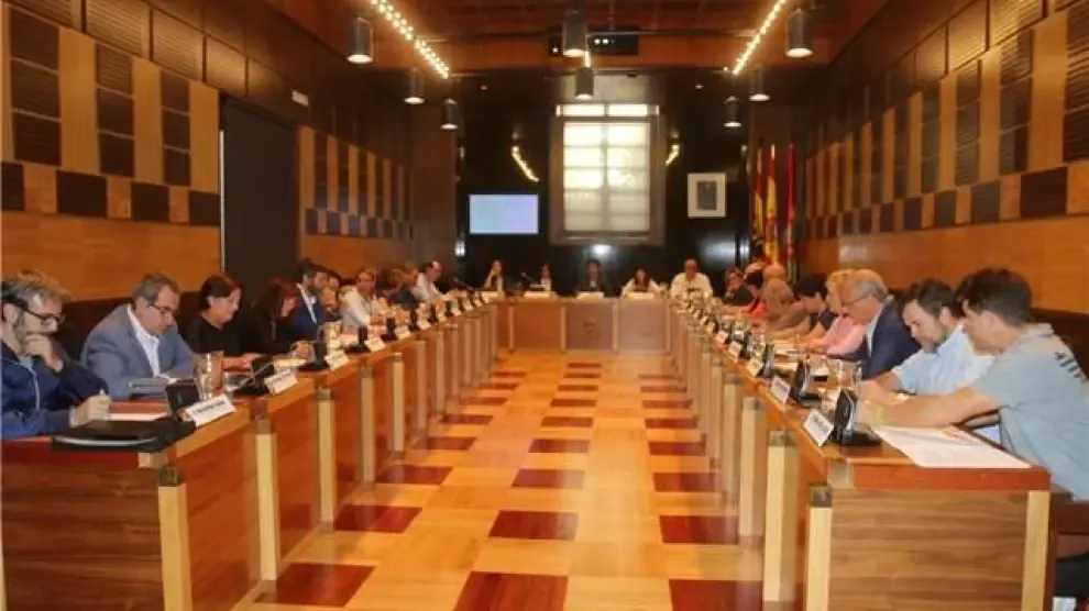 El Ayuntamiento de Huesca presenta su propuesta de consolidación de empleo y UGT le acusa de "no querer negociar nada"