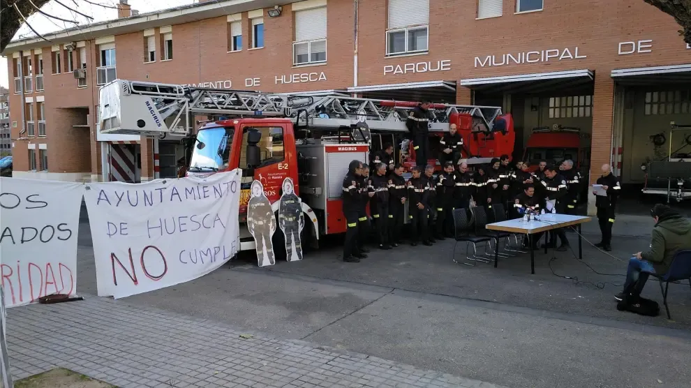 Los bomberos de Huesca dejan de hacer horas extra para poder cubrir más emergencias