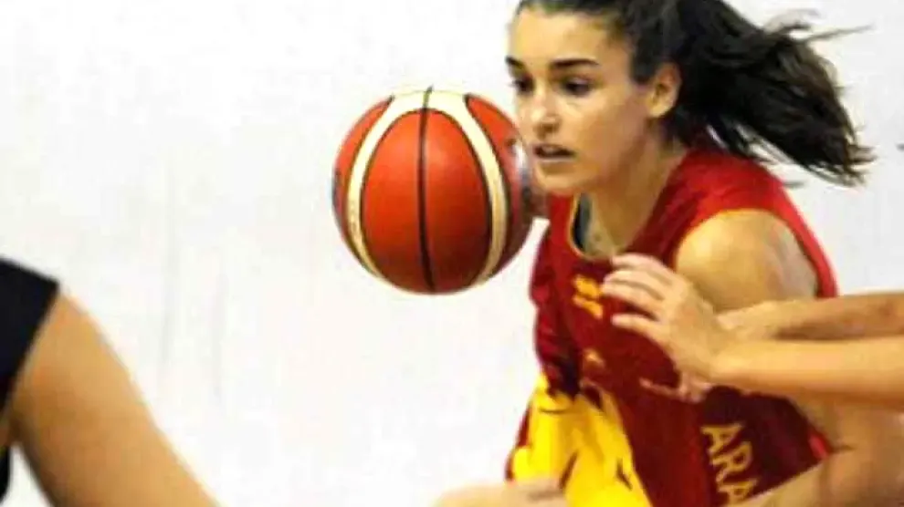 Marina Mata, en la selección infantil de Aragón que disputará el Nacional de Baloncesto