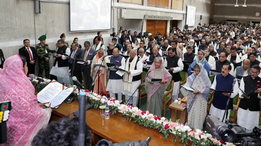 Hasina jura como primera ministra de Bangladesh por tercera vez consecutiva