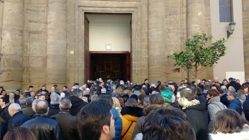 Emotivo y multitudinario funeral en Sariñena en la despedida de Antonio Torres