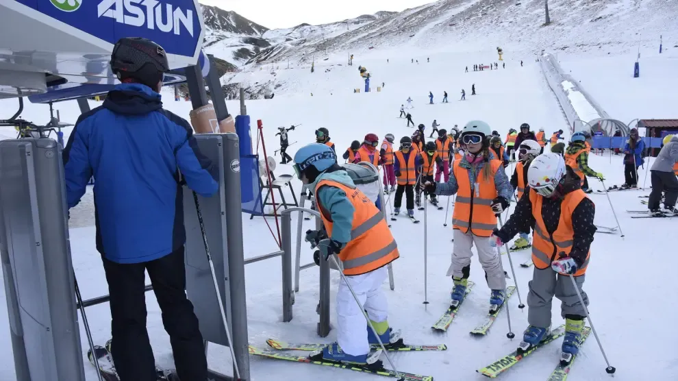 La Campaña de Esquí Escolar provincial llevará a disfrutar de la nieve a 3.200 jóvenes