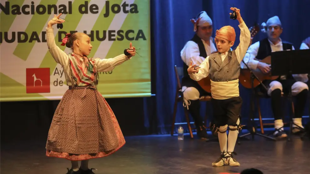 Huesca vibra con el folclore en el Certamen Nacional de Jota