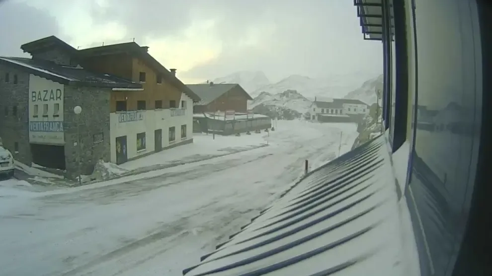 La nieve se hace notar en las carreteras de la provincia de Huesca